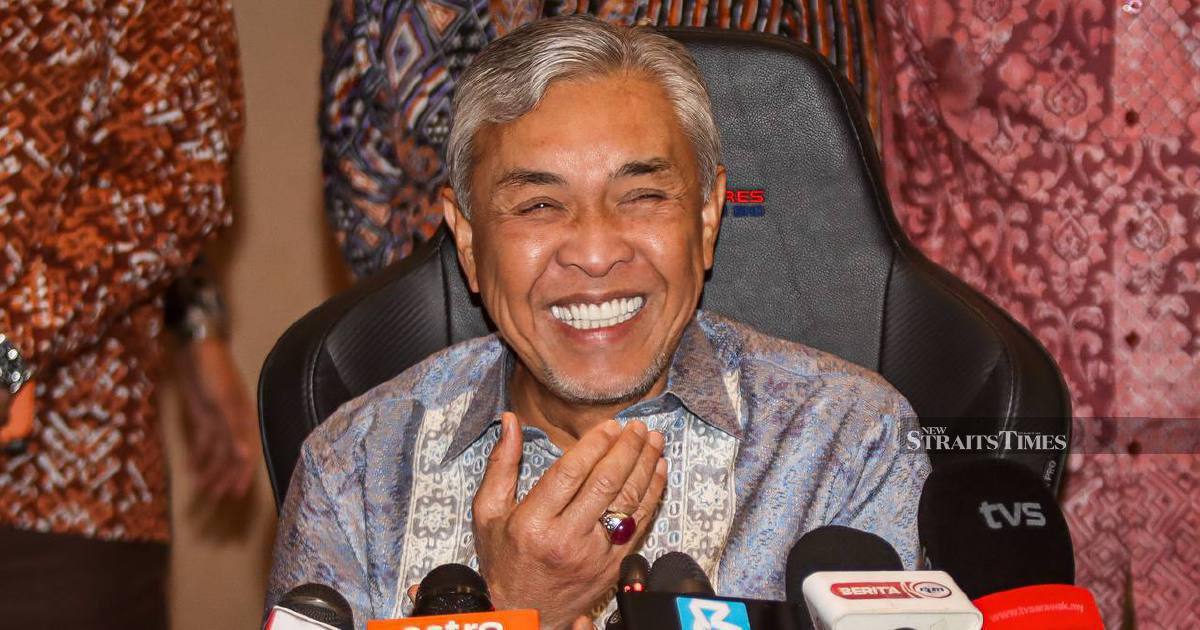 Zahid Answers PM's Unity Message with Traditional Malay Verse