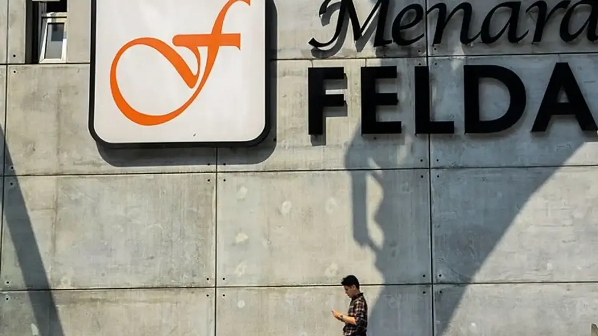 Anwar Attributes Felda's RM10 Billion Loss to Management Failures and Political Interference