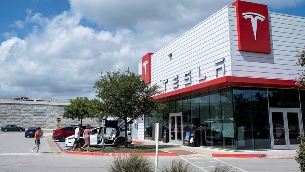 US safety board to probe fatal Tesla crash in Texas; family sues automaker