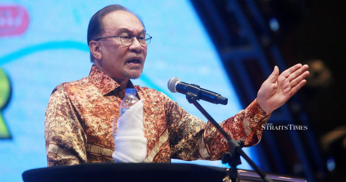 Anwar Denies Political Vendetta in Tabung Haji and Felda Investigations