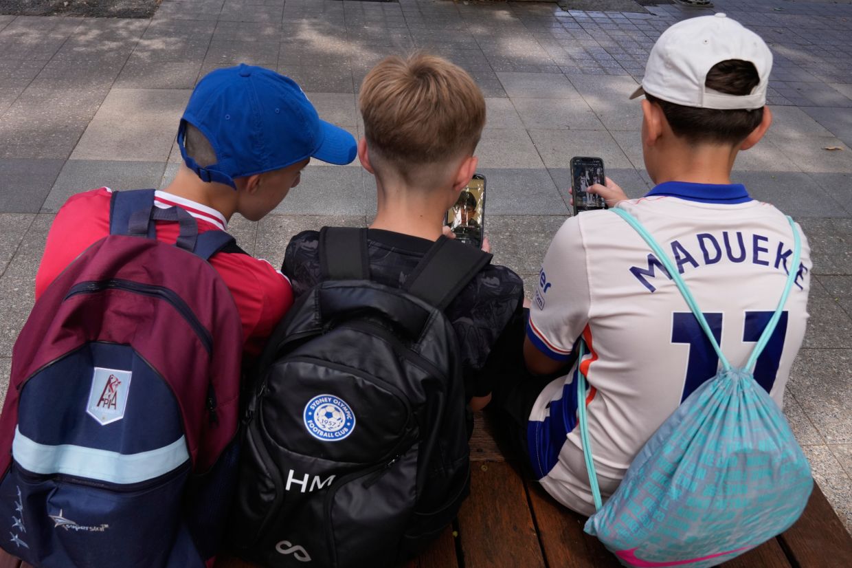 Australia Moves to Tighten Social Media Ban for Children as Initial Law Falters
