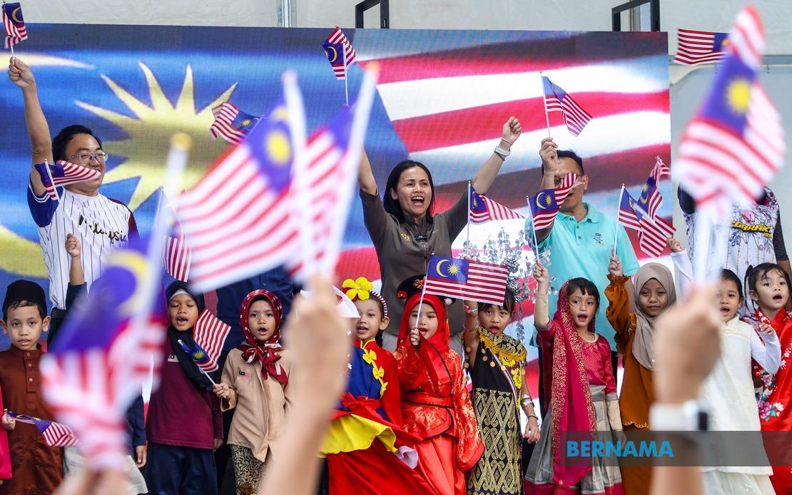 Deputy Minister Teo Nie Ching Rejects Gang-Related Allegations as 'False and Baseless'