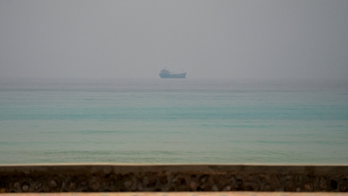 Iran's Parliament Speaker Warns Strait of Hormuz Will Remain Closed to US Pressure