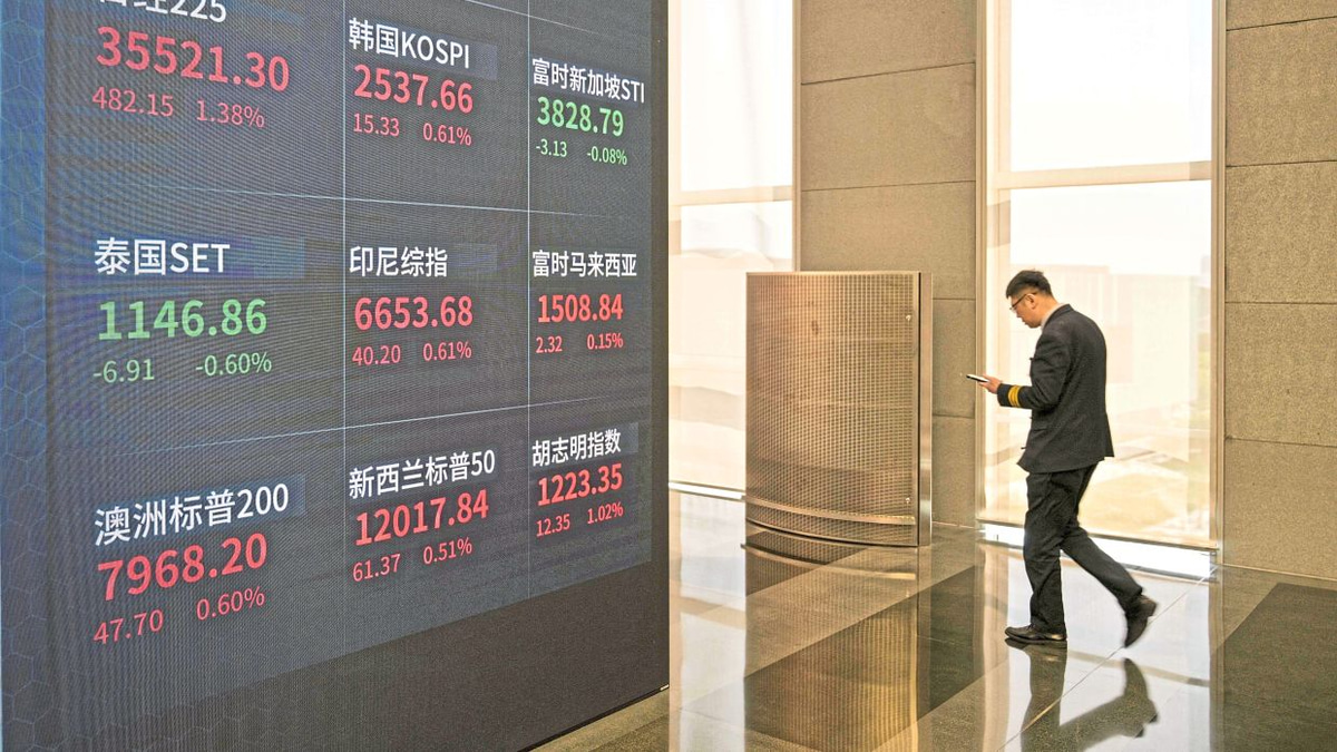 Chinese property stocks plunge as Beijing overhauls presale funding model