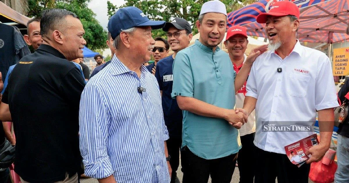 Johor Election Campaign Heats Up as Rival Candidates Converge at Night Market