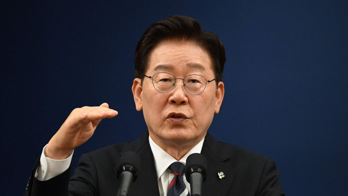 South Korea's President Lee Jae Myung Faces Approval Rating Slide Below 50 Per Cent
