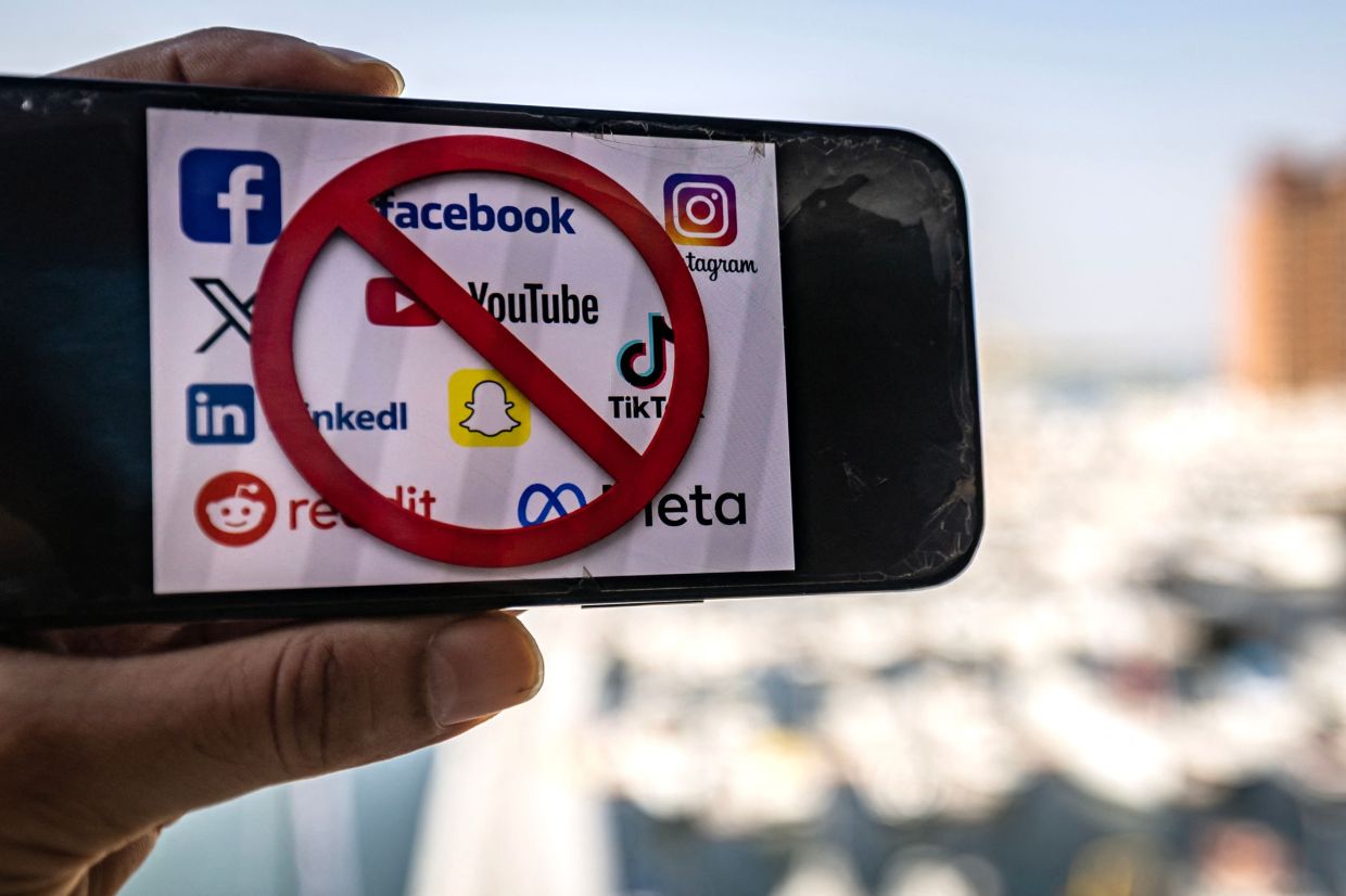 UAE Joins Global Wave of Social Media Restrictions for Young Teenagers