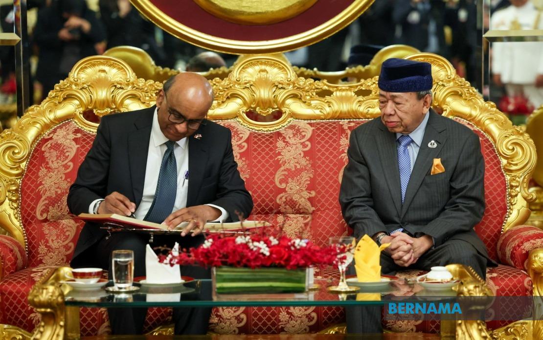 Selangor Sultan Receives Singapore President in Formal State Visit Audience