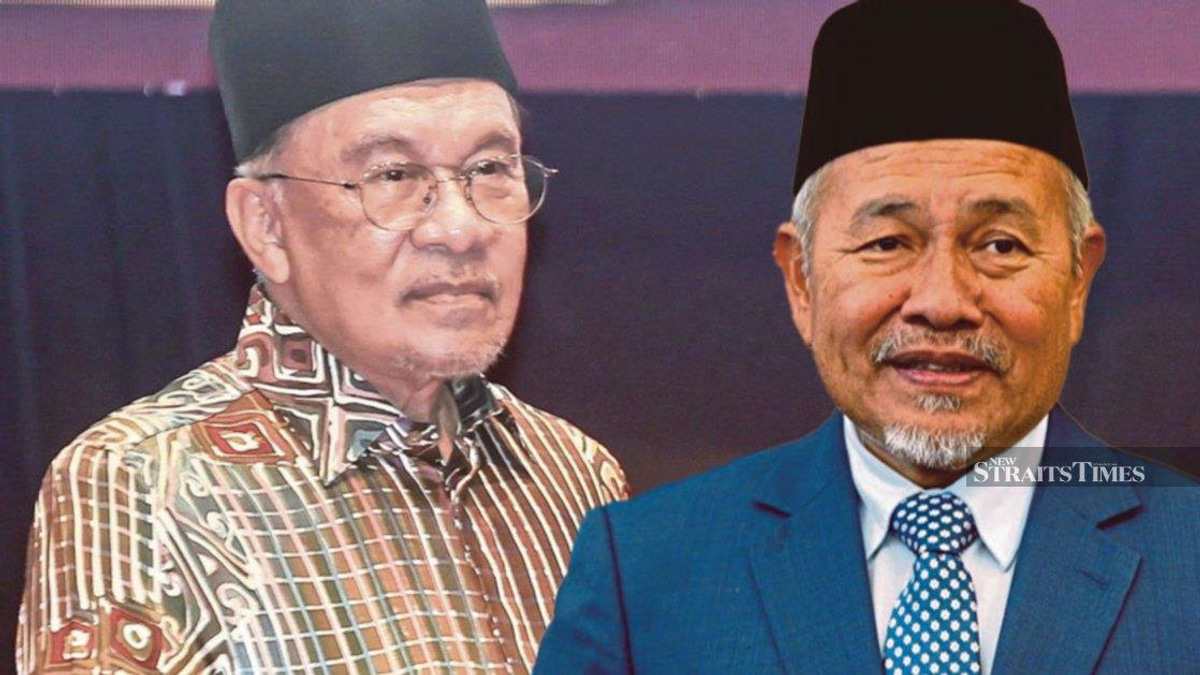 Anwar Serves Legal Notice on PAS Deputy Over Alleged Parliamentary Defamation