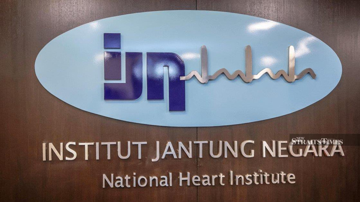 Anwar and Wan Azizah Visit Hospitalized Deputy Prime Minister Fadillah at Heart Institute