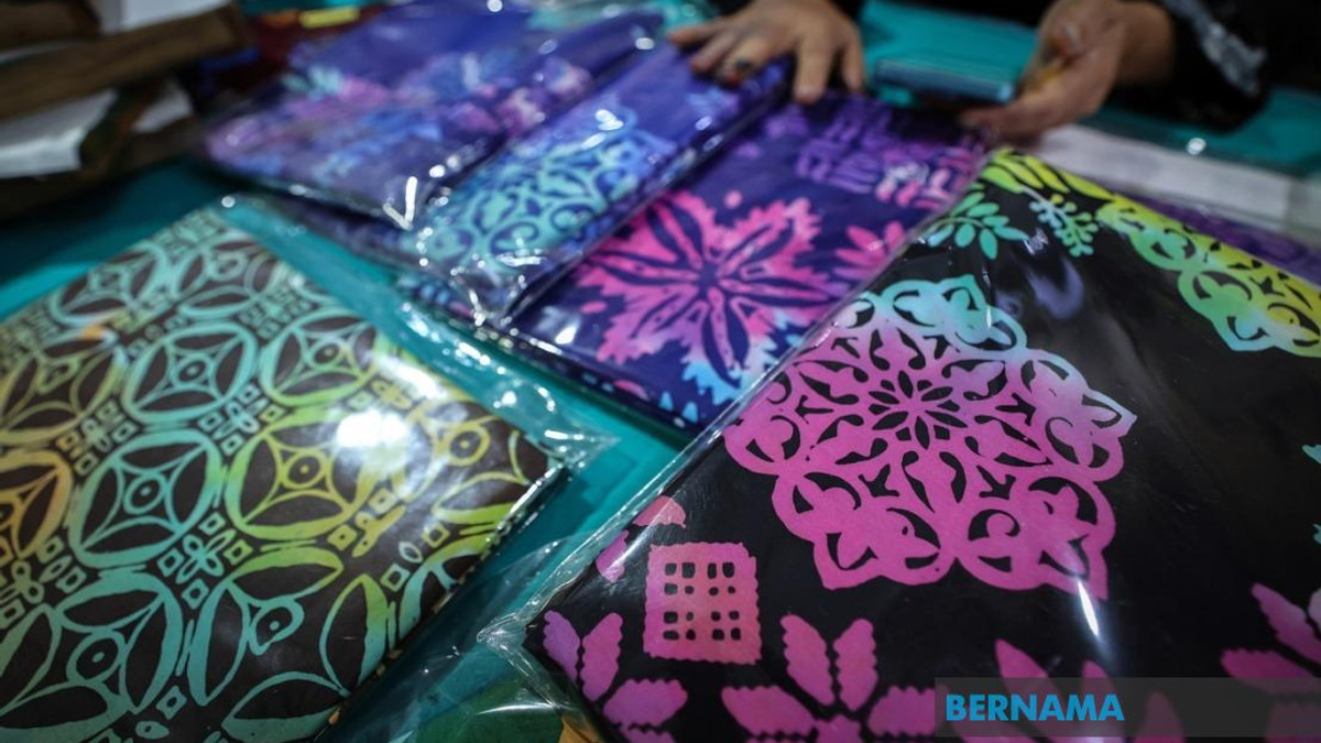 Johor Batik Carves Out Niche With Local Motifs, Heritage Elements