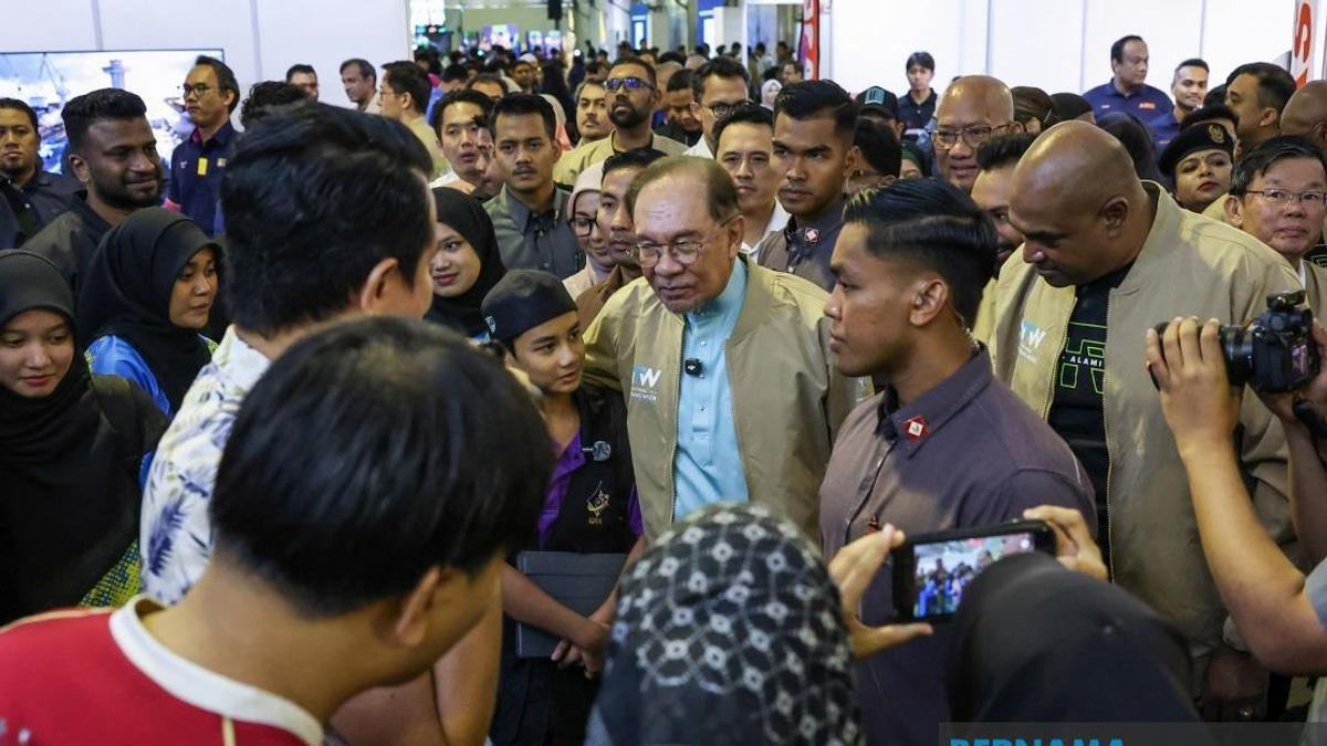 Malaysia Cannot Progress While Citizens Remain Trapped In Divisive Politics, PM Warns