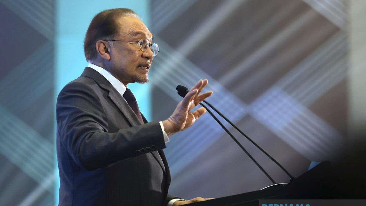 Malaysia Must Adopt Whole-of-Nation Security Strategy, PM Anwar Says