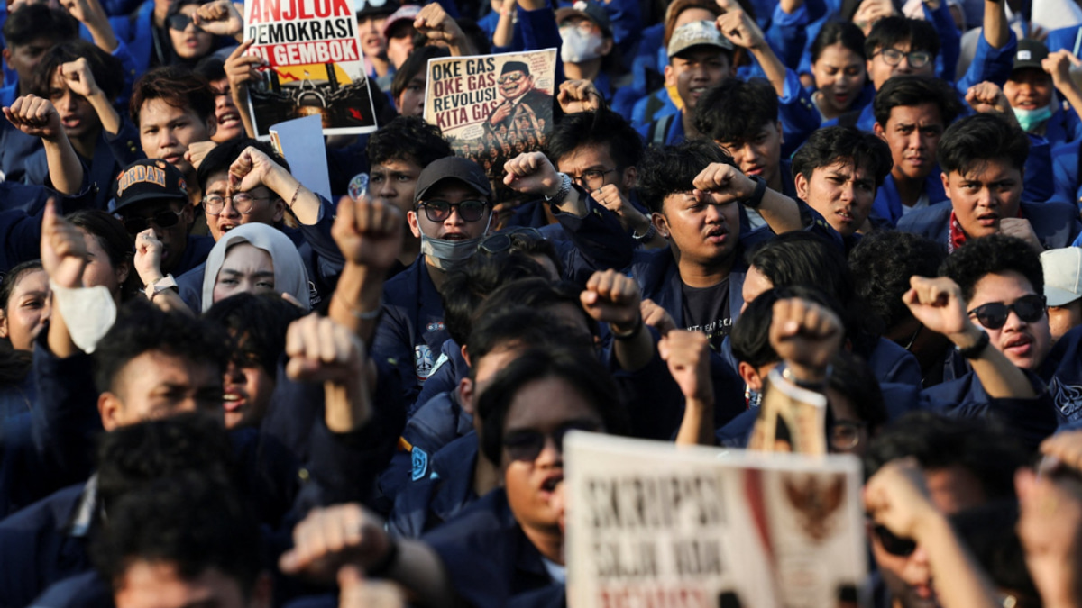 Indonesia's free meal scheme divides the nation as protests erupt across the archipelago