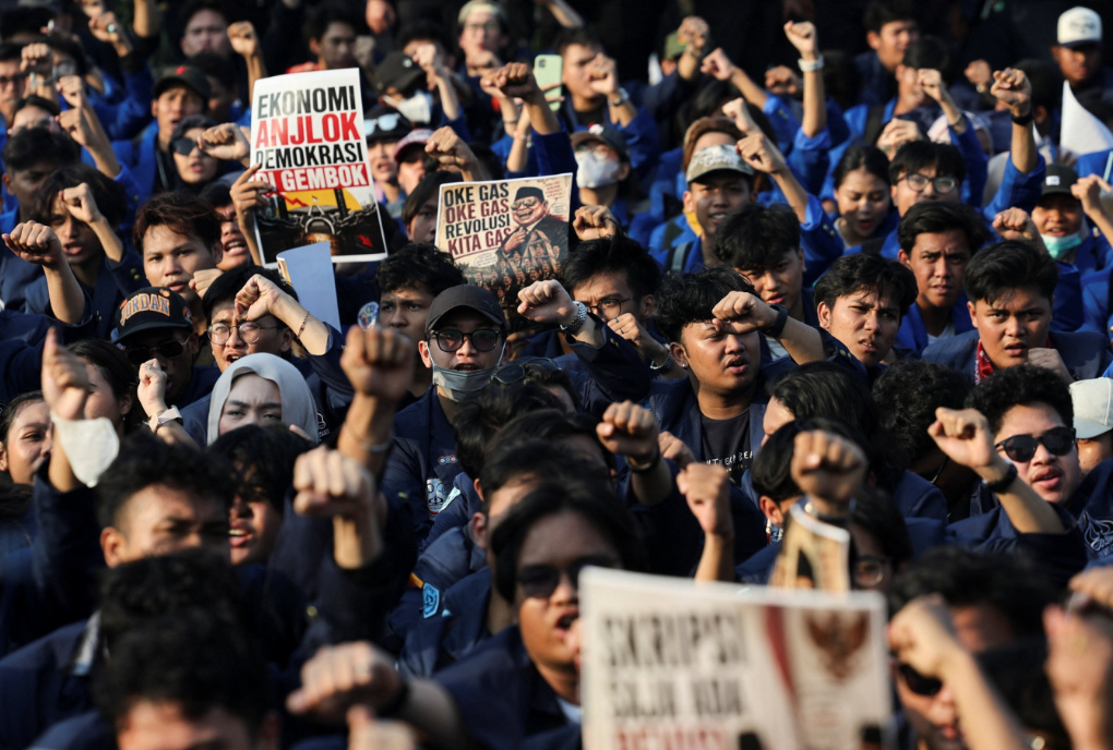 Indonesia's free meal scheme divides the nation as protests erupt across the archipelago