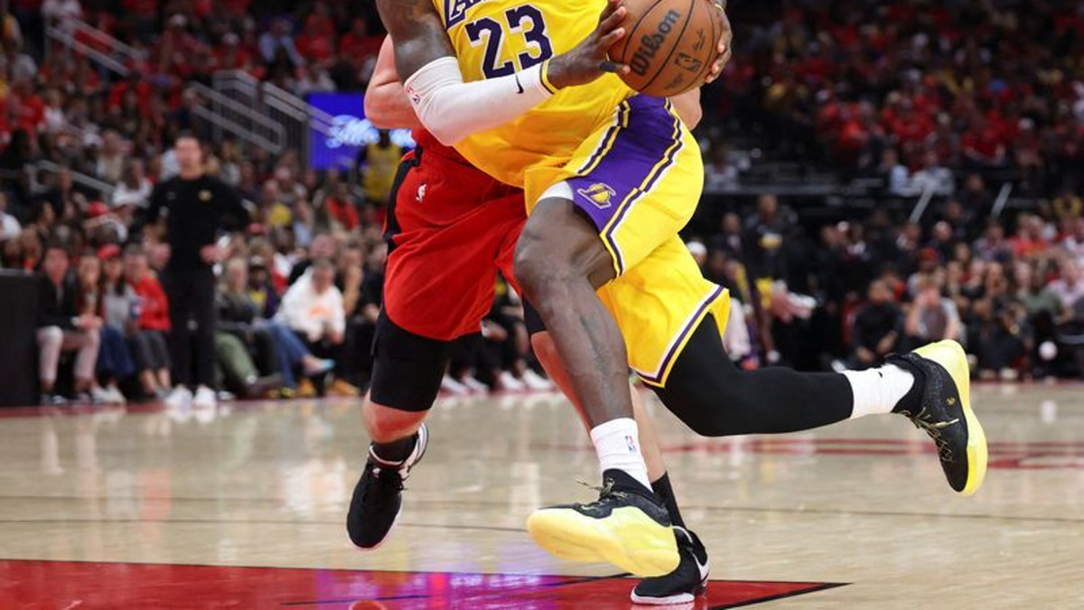 LeBron James Signs with Philadelphia 76ers for Record 24th NBA Season