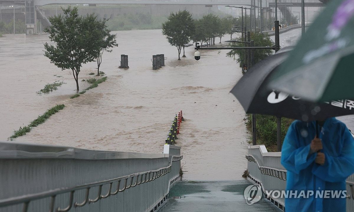 Seoul and Eastern Provinces Battered by Heavy Rainfall; 10 National Parks Shuttered as Hundreds Report Property Damage