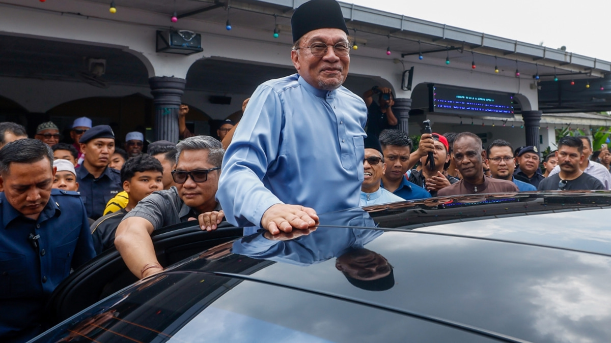 Malaysia's Israeli Entry Ban Rooted in Political Stance, Not Religious Prejudice, Anwar Clarifies