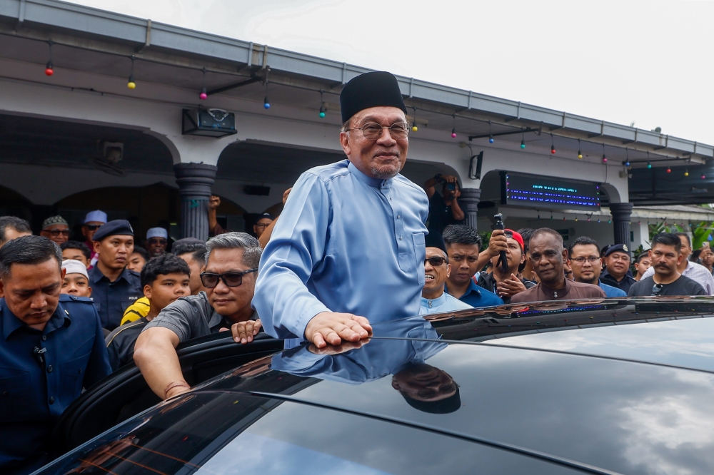 Malaysia's Israeli Entry Ban Rooted in Political Stance, Not Religious Prejudice, Anwar Clarifies