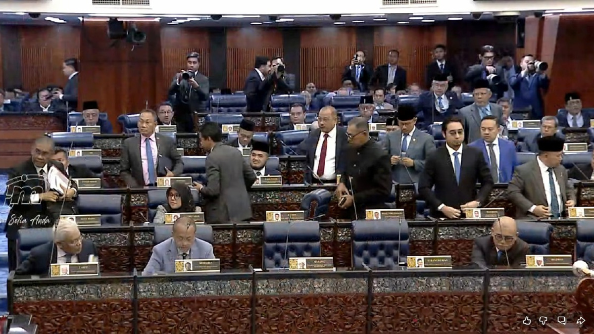 Opposition MPs Quit Parliament Chamber Over Tabung Haji Inquiry Debate