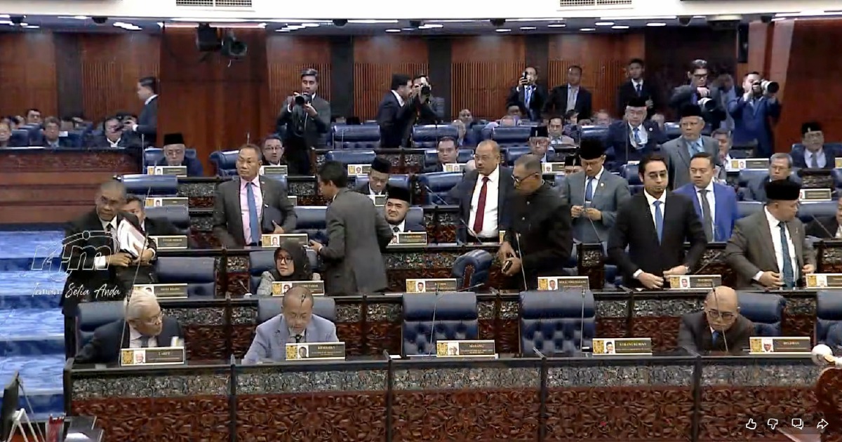 Opposition MPs Quit Parliament Chamber Over Tabung Haji Inquiry Debate