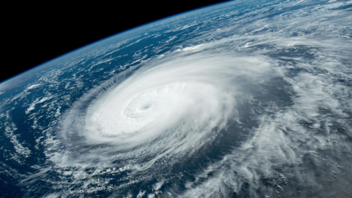 China Escalates Typhoon Alert as Dolphin Bears Down on Eastern Coast