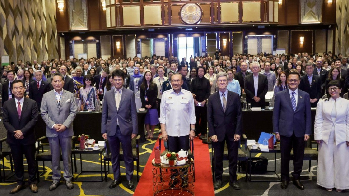 Nuclear Power Must Be Part of Asean's Energy Future, Says Anwar
