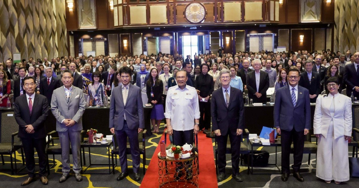 Nuclear Power Must Be Part of Asean's Energy Future, Says Anwar