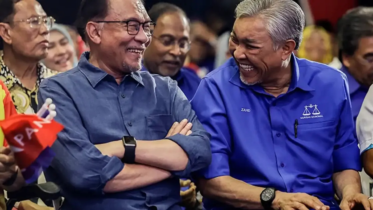Zahid Counters Anwar's Poem with Verse, Reaffirms BN Commitment to Unity Government