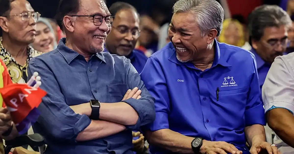 Zahid Counters Anwar's Poem with Verse, Reaffirms BN Commitment to Unity Government