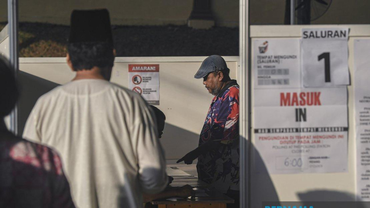 Federal Ministers and Deputy Ministers Vote in Johor State Election
