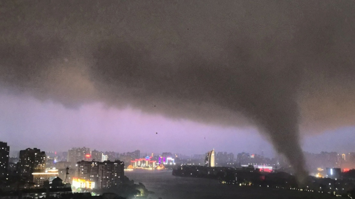 Severe Thunderstorms and Gales Kill 11, Leave One Missing in Central China's Hubei Province