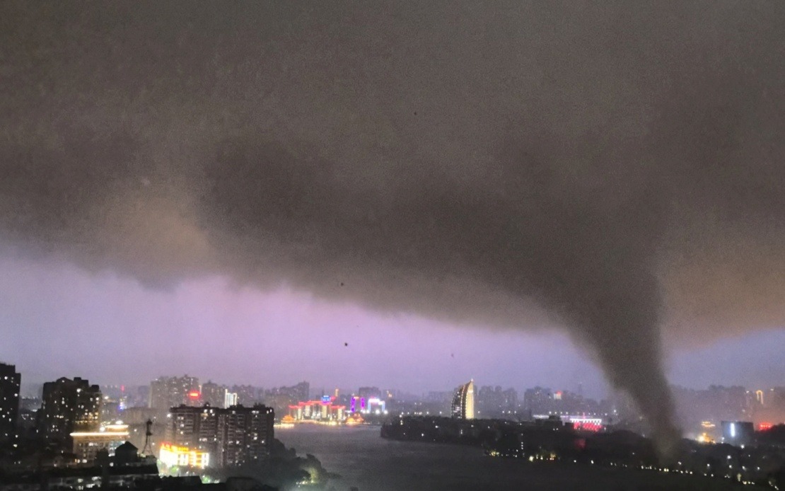 Severe Thunderstorms and Gales Kill 11, Leave One Missing in Central China's Hubei Province