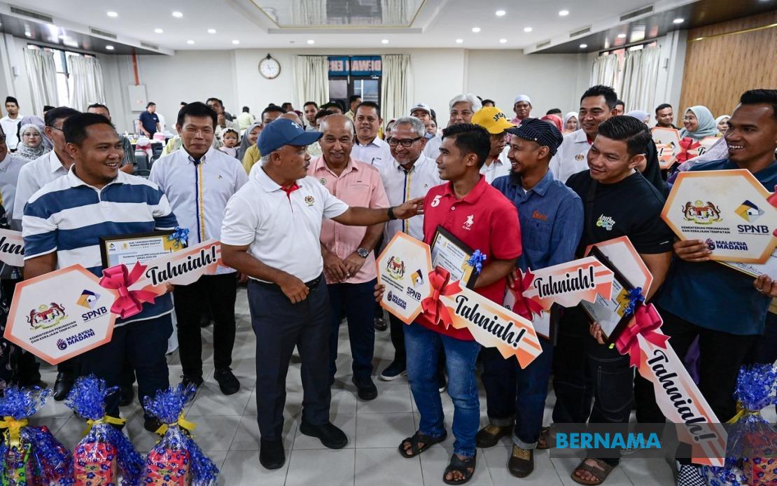 MADANI Government Accelerates Affordable Housing Push with 50 New Homeowners in Terengganu