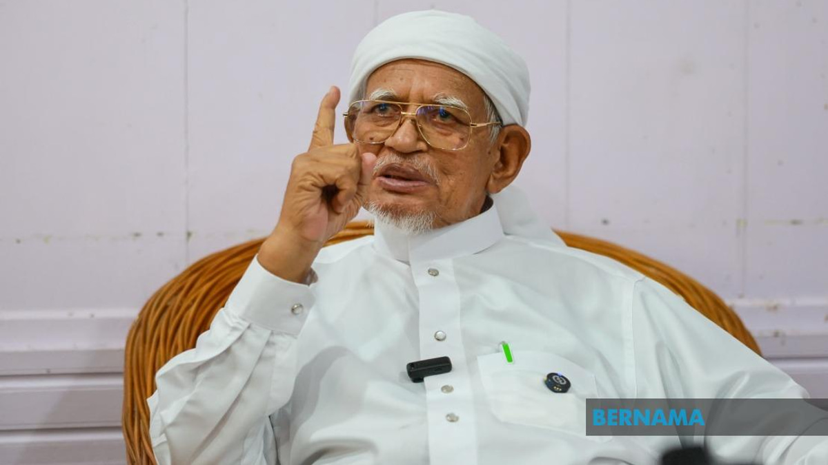 Hadi Claims Bersatu Has Lost PN Membership; Azmin Counters With Constitutional Arguments