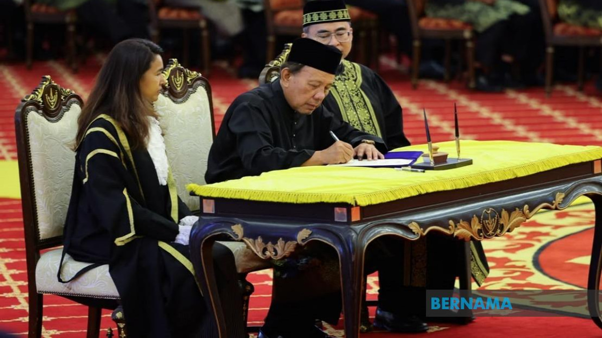 Veteran Lawyer Ismail Lasim Takes Oath As Negeri Sembilan Menteri Besar