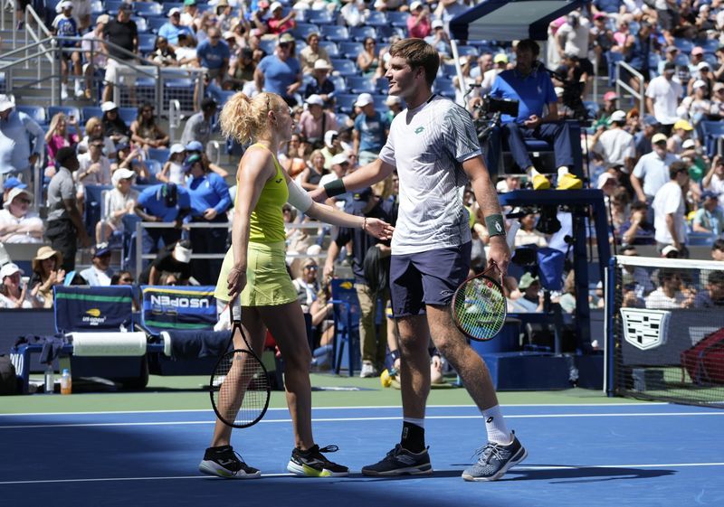 Serena Williams Makes Triumphant US Open Return with Alcaraz; Top Seeds Djokovic and Sabalenka Exit