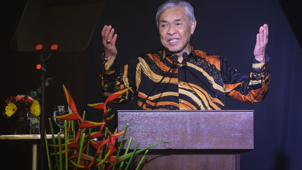 Zahid Declares 'Blue Wave' Building Momentum After Johor and Negeri Sembilan Victories