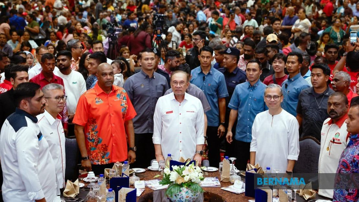 PM Anwar Reaffirms Apology to Indian Community, Emphasizes National Unity