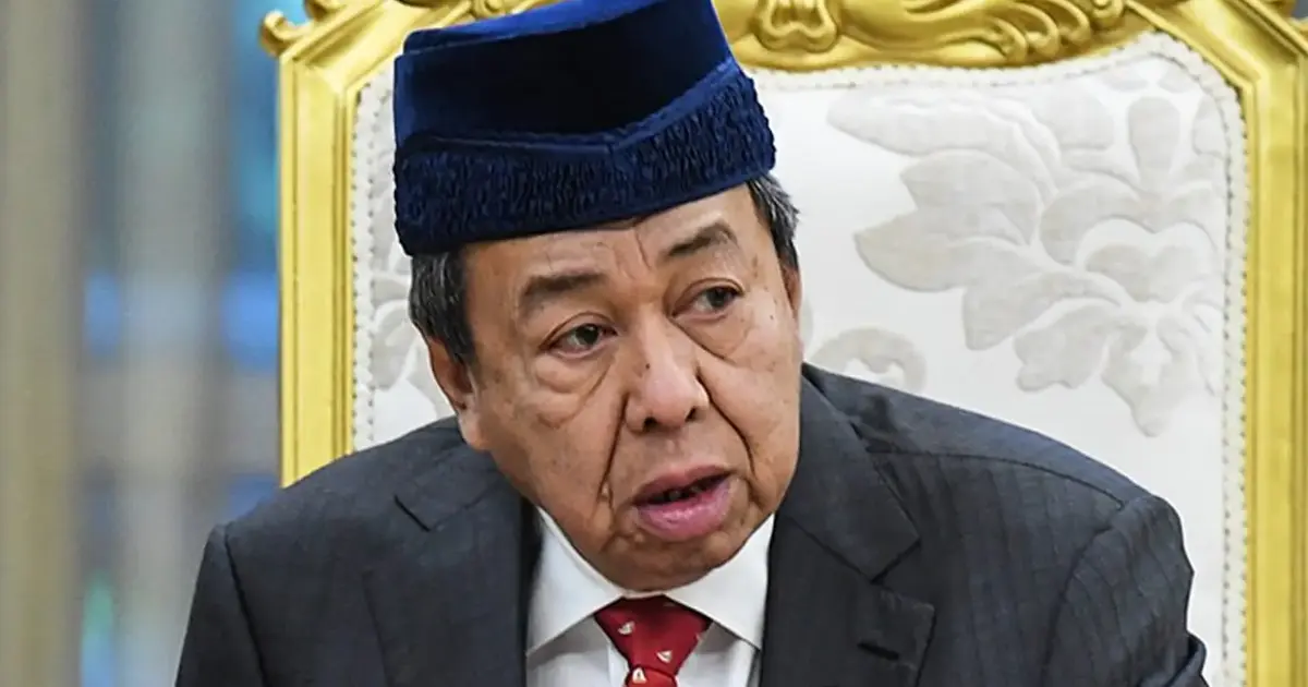 Selangor Sultan Credits Najib and Anwar on LRT3, Criticises DAP Leaders