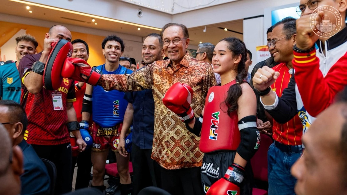 Anwar Sees Promise in Young SUKMA Athletes as Gateway to International Glory
