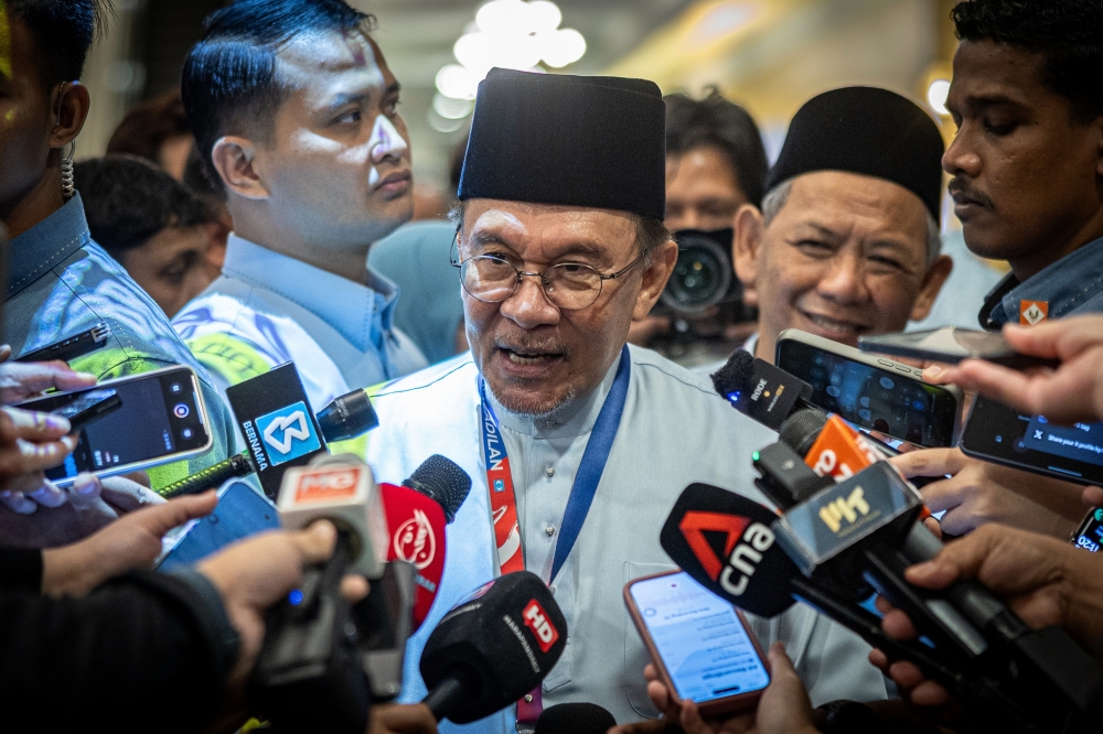 Anwar Rejects Claims of Coalition Tensions, Reaffirms Commitment to Stability