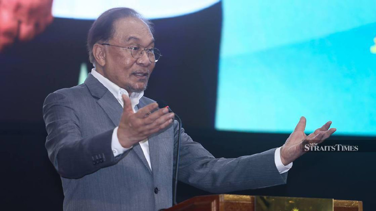 Anwar Orders Civil Service Promotion Review Amid Eight-Year Delays