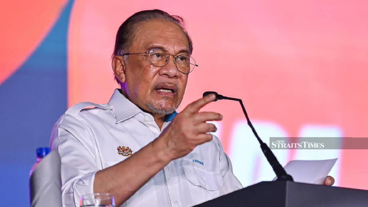Anwar Rolls Out Seven-Point Package to Support Felda Settlers and Boost Rural Prosperity