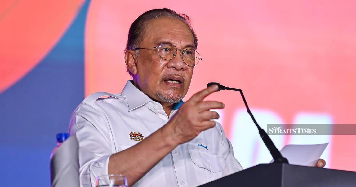 Anwar Rolls Out Seven-Point Package to Support Felda Settlers and Boost Rural Prosperity