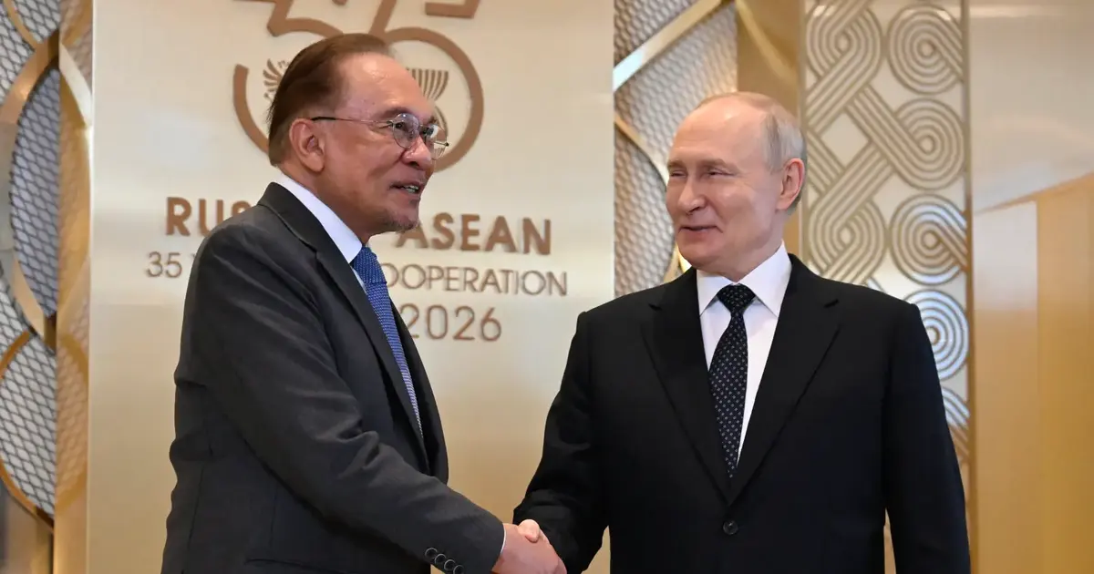 Russia Pledges Two Decades of Energy Supply to Malaysia, PM Says