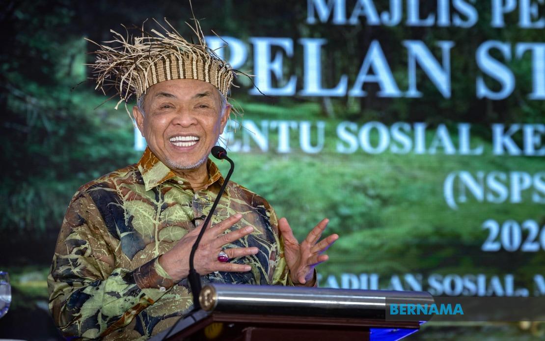 Ahmad Zahid Calls On Malaysians To Pray For Anwar's Speedy Recovery