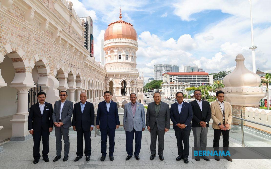 Sultan of Kedah Tours Restored Sultan Abdul Samad Building in Historic Kuala Lumpur
