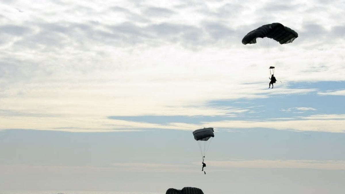 Six PASKAL Commandos Rescued After Parachute Exercise Mishap in South China Sea