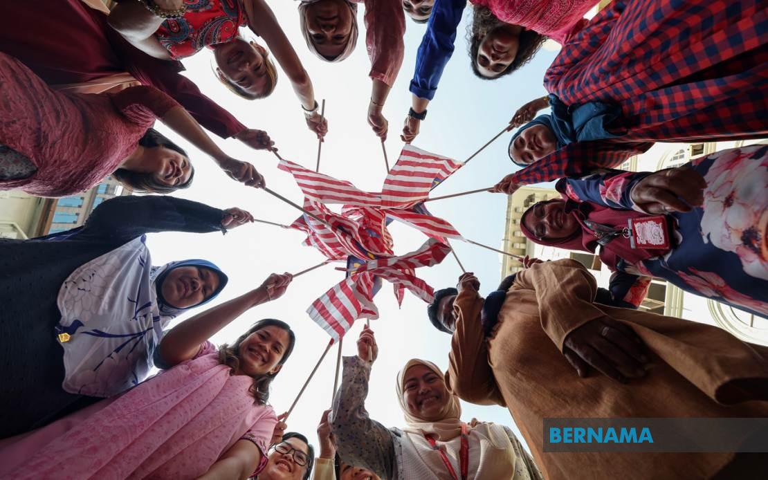 Anwar Calls on Malaysians to Protect Nation's Unity as Independence Pillar